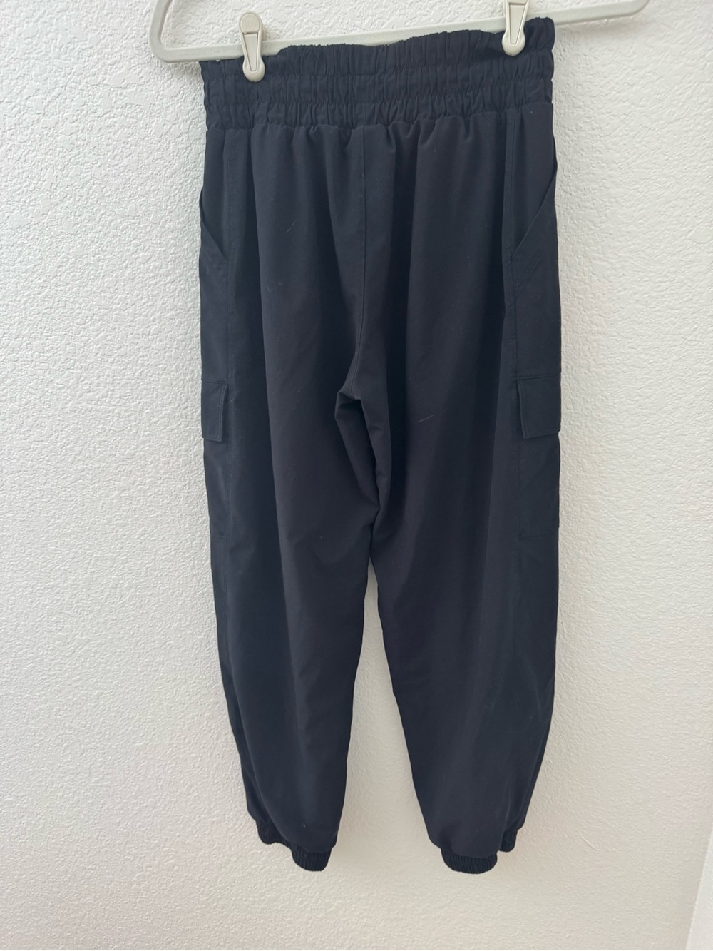 Athleta Girls Black Elastic-Waist Cargo Pants - Picture 3 of 4